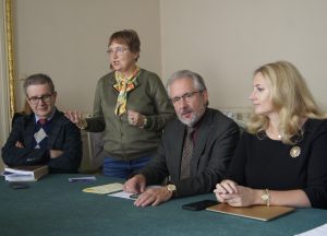 obrady - głos zabiera Prof. Iwona Niżnik-Dobosz